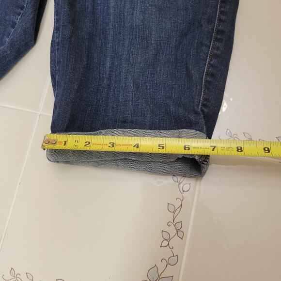 Levi Womens 515 Bermuda Blue Denim Jean Shorts Size 6 Cuffed Hem - Picture 3 of 11